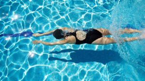 đi bơi chữa đau lưng